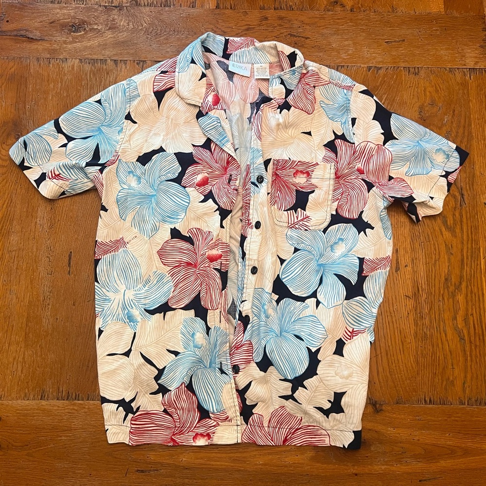 Erika Hawaiian print Women’s Medium Shirt
